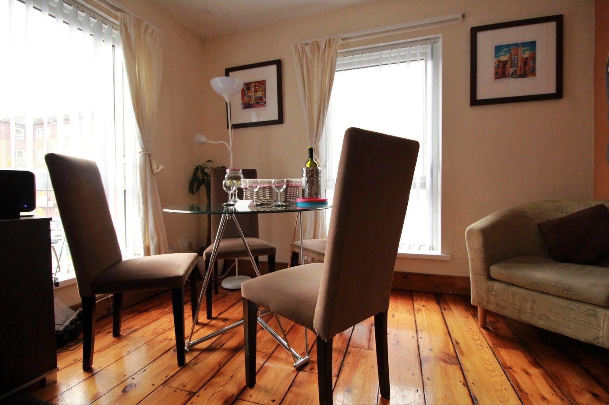 Perfect Central City Location - Parking - 3 Beds - 2 Bedrooms Belfast Zewnętrze zdjęcie