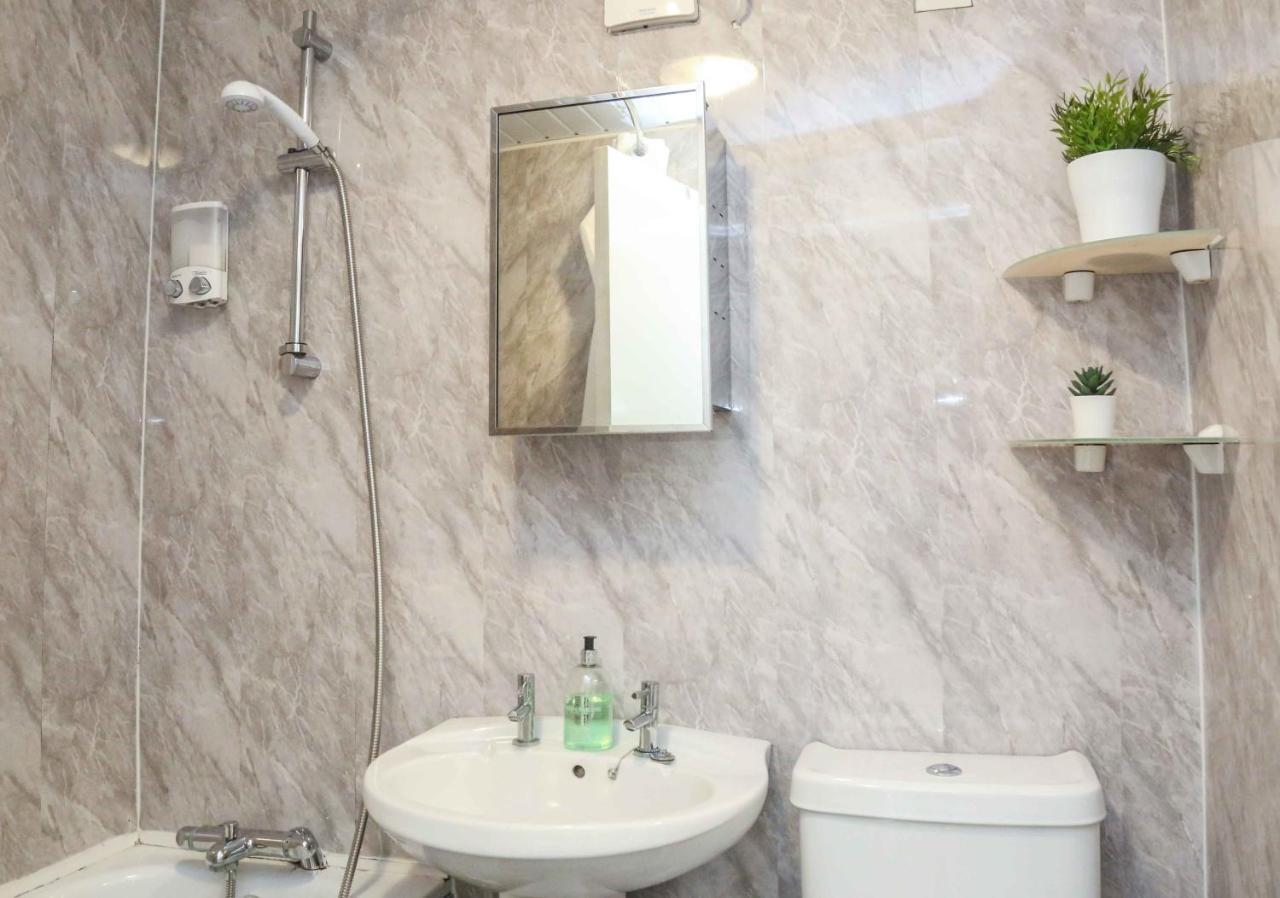 Perfect Central City Location - Parking - 3 Beds - 2 Bedrooms Belfast Zewnętrze zdjęcie