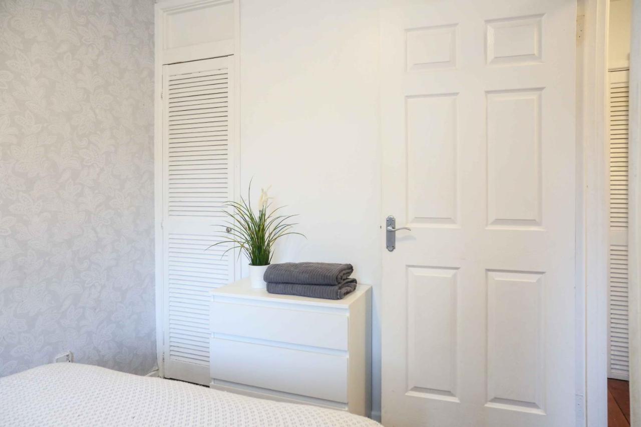 Perfect Central City Location - Parking - 3 Beds - 2 Bedrooms Belfast Zewnętrze zdjęcie